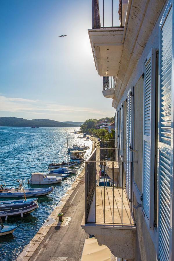 Olife Guesthouse Milna  Exteriér fotografie